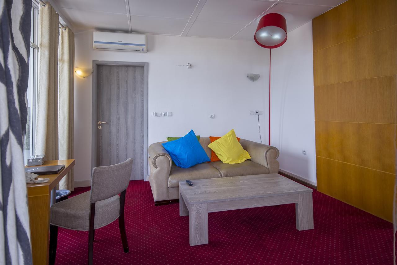 Léon Hôtel Kinshasa Ngoại thất bức ảnh