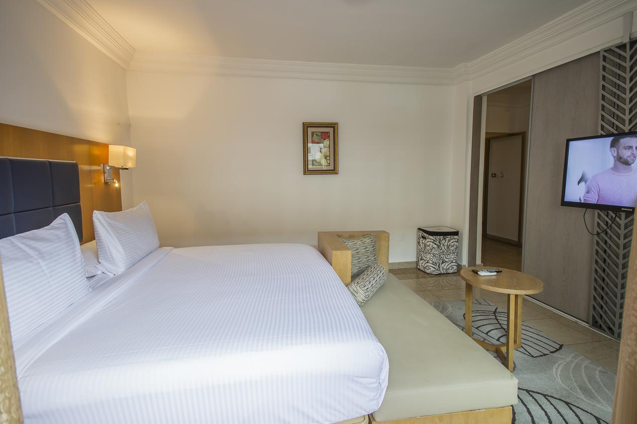 Léon Hôtel Kinshasa Ngoại thất bức ảnh